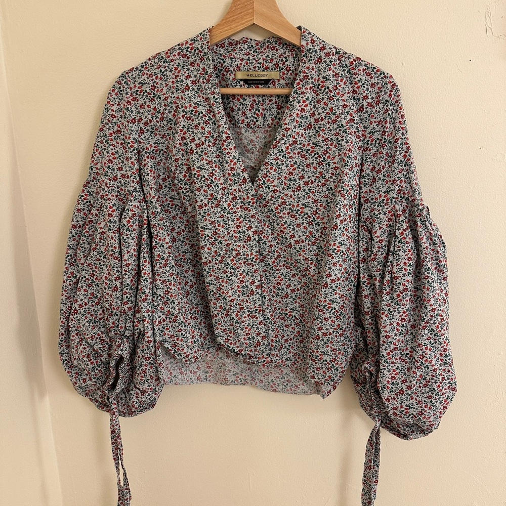 Elegant Floral V-Neck Blouse with Puff Sleeves